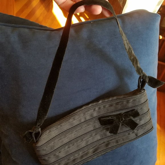 Conversation piece black purse made of zippers! - Picture 3 of 5